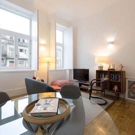 Lovelystay - Cozy Duplex With Patio Right Off Train&Metro Station OOporto Extérieur photo
