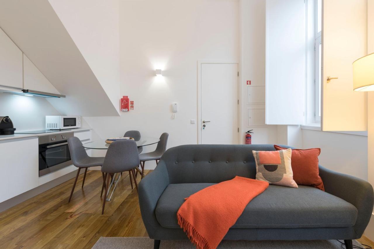 Lovelystay - Cozy Duplex With Patio Right Off Train&Metro Station OOporto Extérieur photo