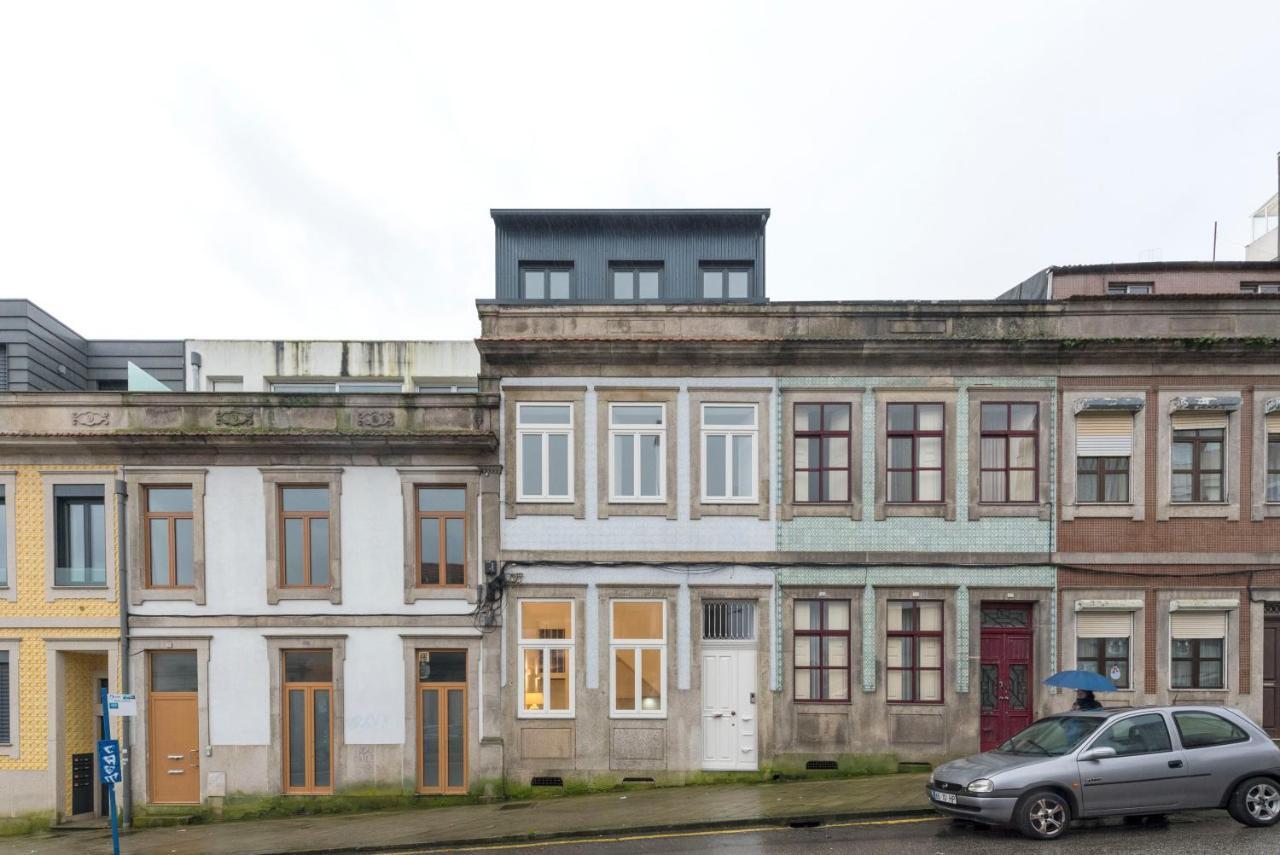 Lovelystay - Cozy Duplex With Patio Right Off Train&Metro Station OOporto Extérieur photo