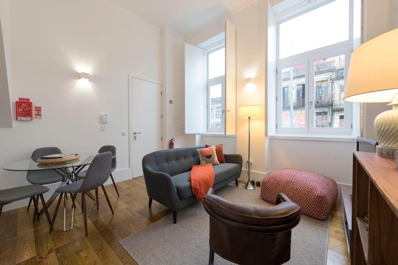 Lovelystay - Cozy Duplex With Patio Right Off Train&Metro Station OOporto Extérieur photo