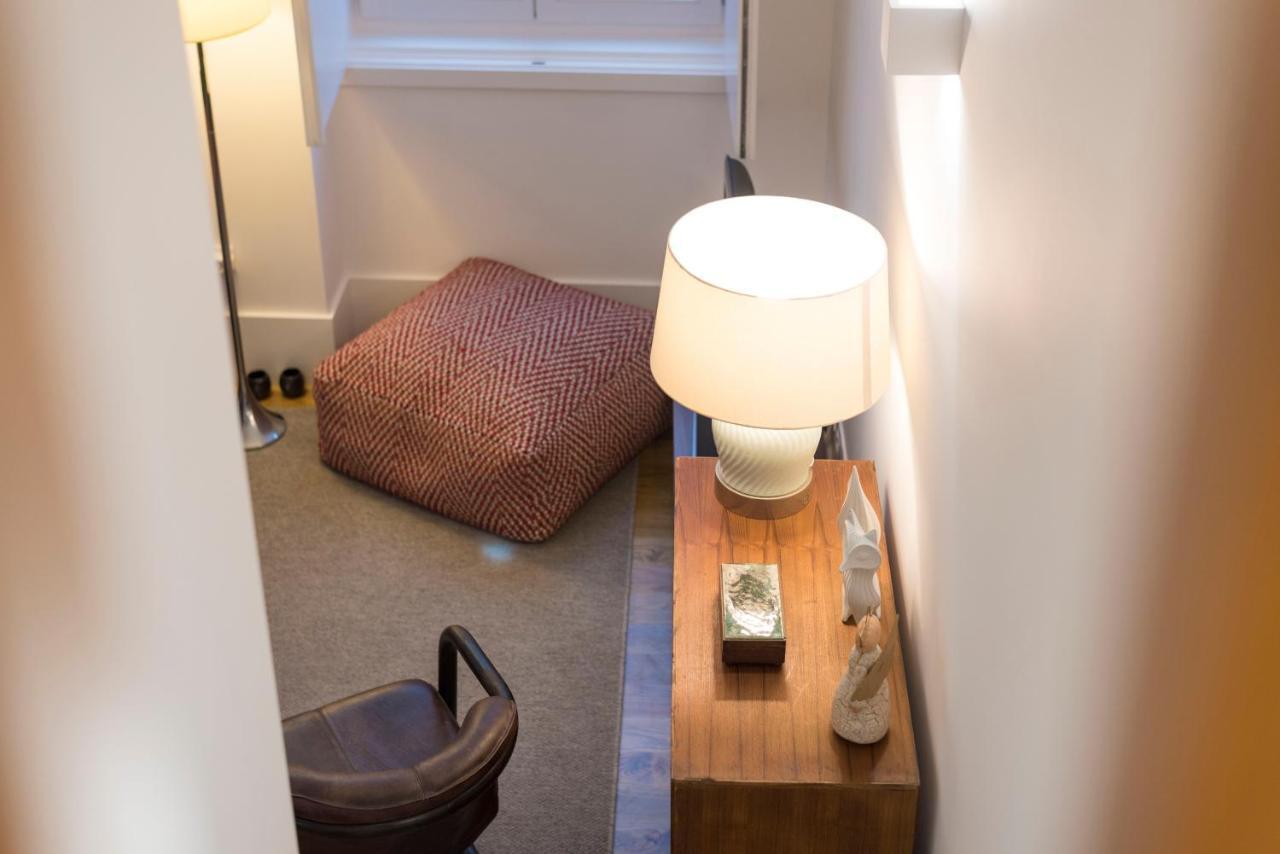 Lovelystay - Cozy Duplex With Patio Right Off Train&Metro Station OOporto Extérieur photo