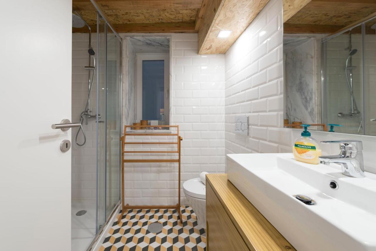 Lovelystay - Cozy Duplex With Patio Right Off Train&Metro Station OOporto Extérieur photo