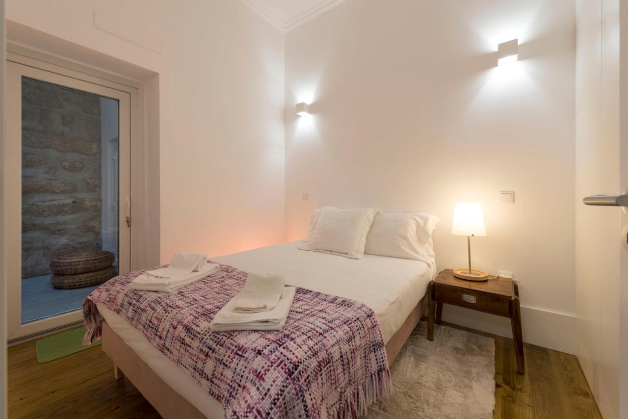 Lovelystay - Cozy Duplex With Patio Right Off Train&Metro Station OOporto Extérieur photo