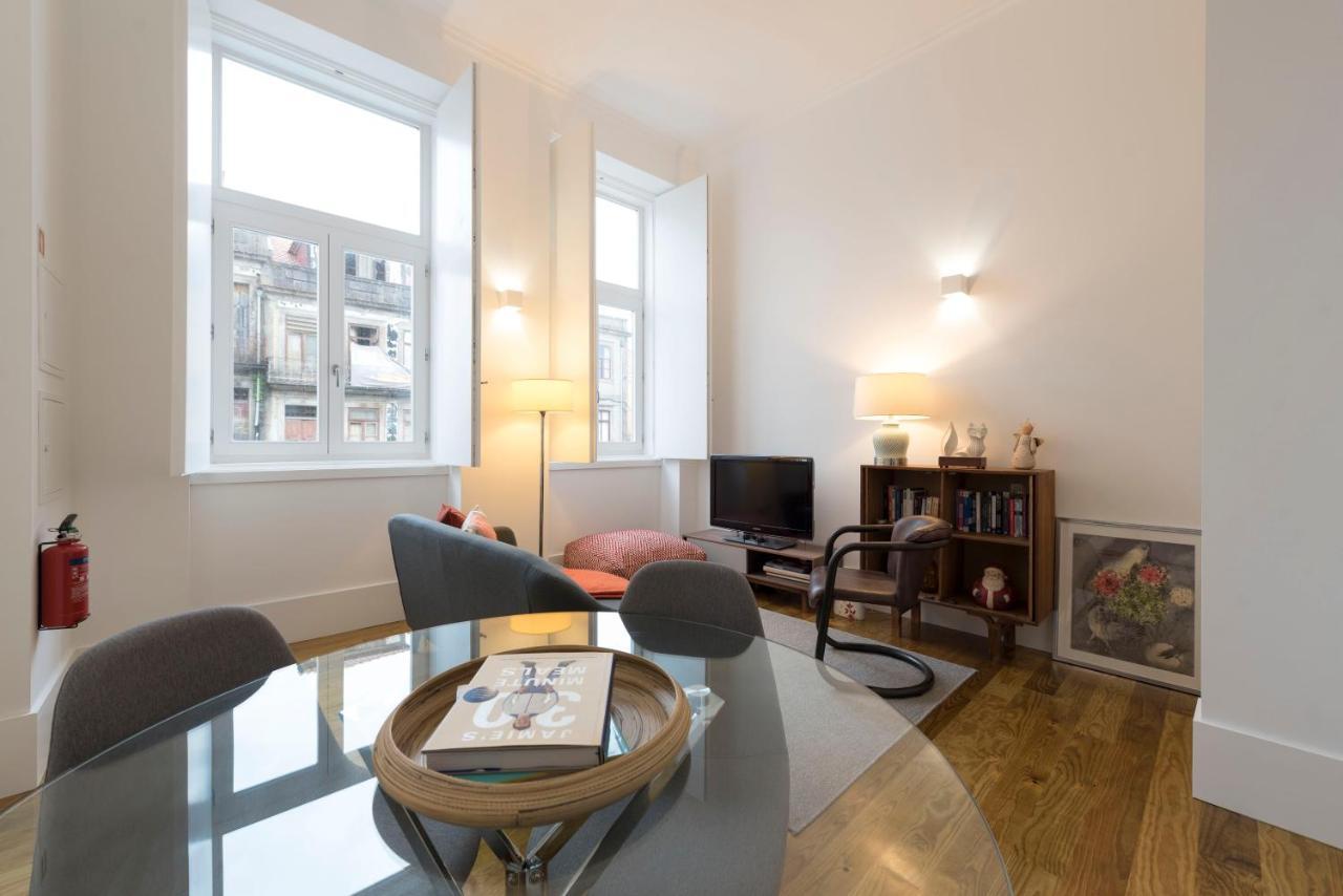 Lovelystay - Cozy Duplex With Patio Right Off Train&Metro Station OOporto Extérieur photo