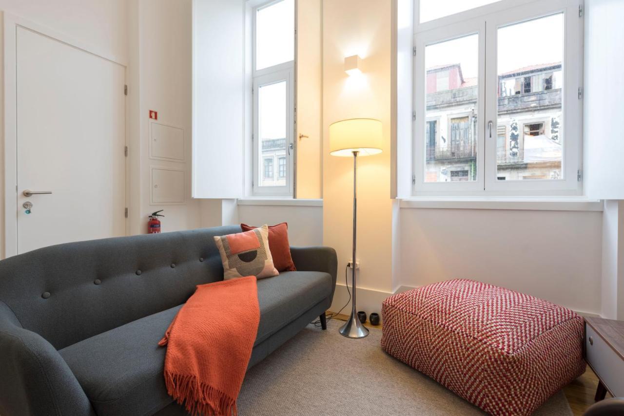 Lovelystay - Cozy Duplex With Patio Right Off Train&Metro Station OOporto Extérieur photo