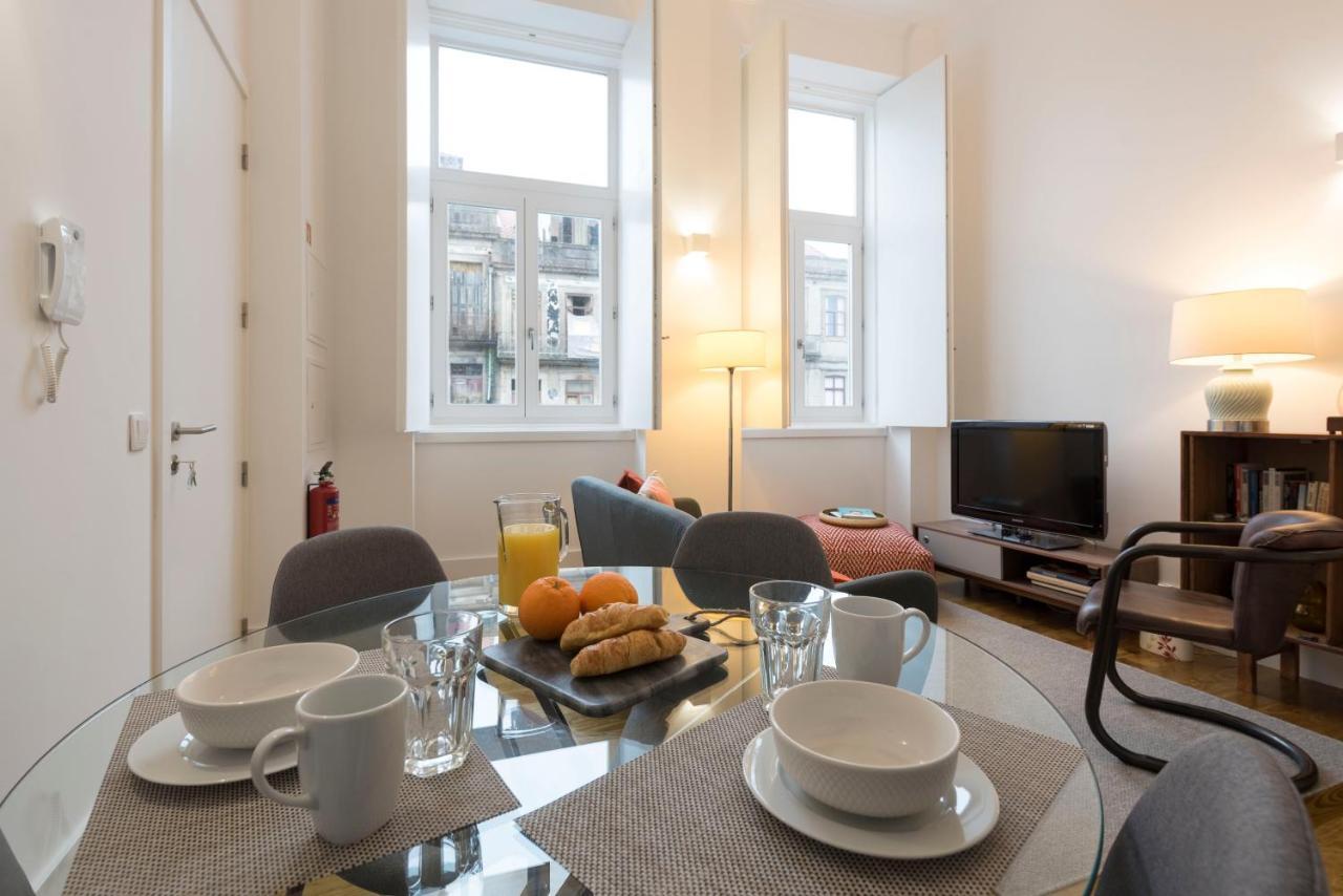 Lovelystay - Cozy Duplex With Patio Right Off Train&Metro Station OOporto Extérieur photo
